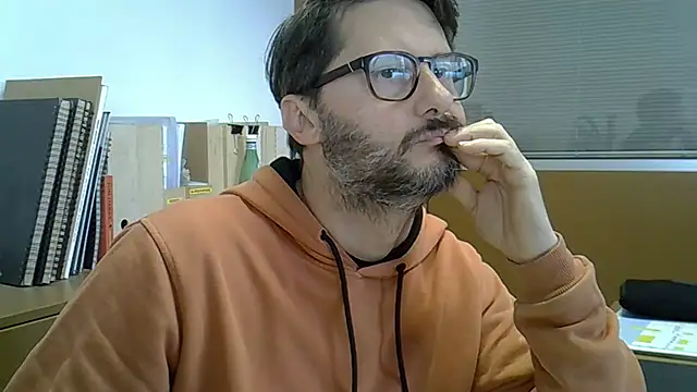 Snapshot of Cellino4 chatting on 02/01/25, 10:15 Cellino4 online show from 02/01/25, 10:15