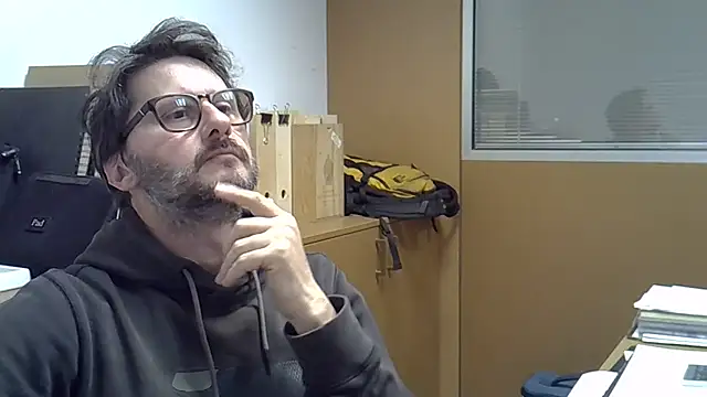 Snapshot of Cellino4 chatting on 03/03/25, 05:07 Cellino4 online show from 03/03/25, 05:07