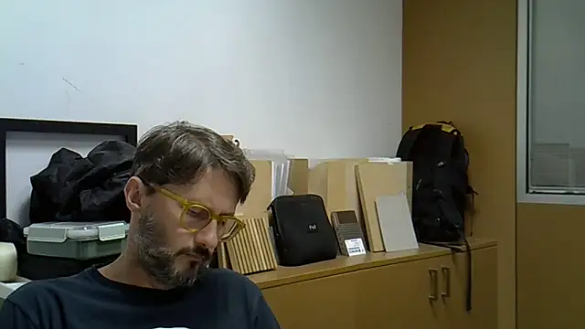 Snapshot of Cellino4 chatting on 10/01/25, 04:02 Cellino4 online show from 10/01/25, 04:02