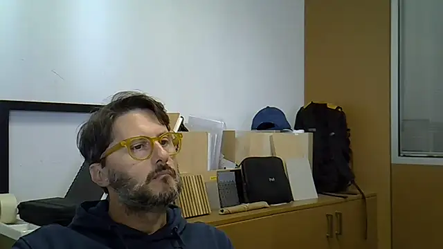 Snapshot of Cellino4 chatting on 10/04/25, 08:56 Cellino4 online show from 10/04/25, 08:56