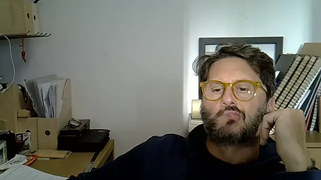 Snapshot of Cellino4 chatting on 10/06/25, 03:31 Cellino4 online show from 10/06/25, 03:31