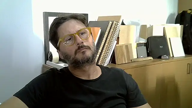 Snapshot of Cellino4 chatting on 10/10/25, 03:44 Cellino4 online show from 10/10/25, 03:44