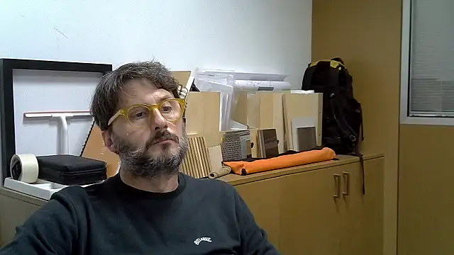 Snapshot of Cellino4 chatting on 10/17/25, 04:20 Cellino4 online show from 10/17/25, 04:20