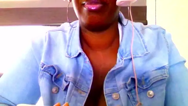 chocolatechipkukky85 online show from 04/20/26, 09:27