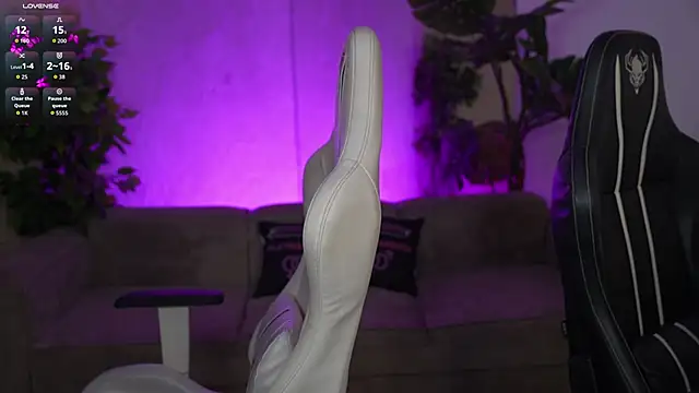 Snapshot of Lika_Secret_ chatting on 10/16/25, 10:44 Lika Secret online show from 10/16/25, 10:44