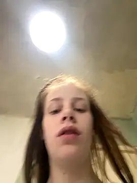 Snapshot of VioletxBlue chatting on 12/17/25, 11:05 VioletxBlue online show from 12/17/25, 11:05