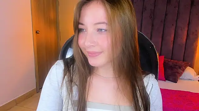 Dahlia Rousse online show from 11/18/25, 06:07