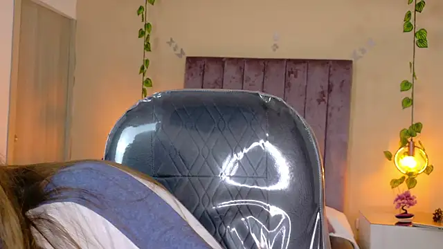 Dahlia Rousse online show from 03/08/26, 09:02