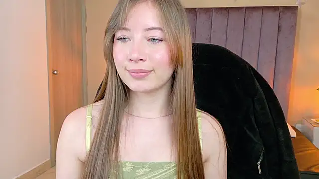 Snapshot of Dahlia_Rousse chatting on 05/19/26, 05:03 Dahlia Rousse online show from 05/19/26, 05:03