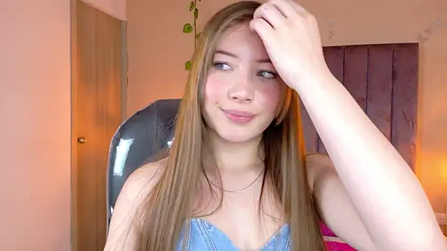Snapshot of Dahlia_Rousse chatting on 06/04/26, 06:30 Dahlia Rousse online show from 06/04/26, 06:30