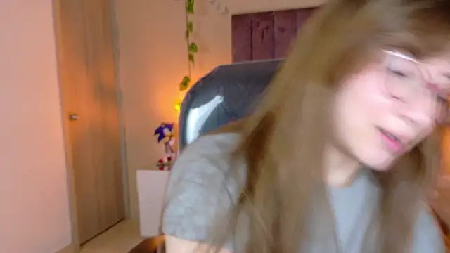 Snapshot of Dahlia_Rousse chatting on 06/05/26, 07:03 Dahlia Rousse online show from 06/05/26, 07:03