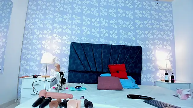 SalomeSimonz online show from 10/28/25, 07:49