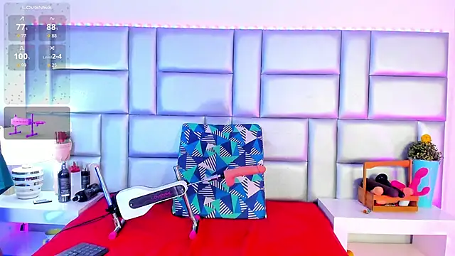 LovelyNickii online show from 04/24/26, 12:51