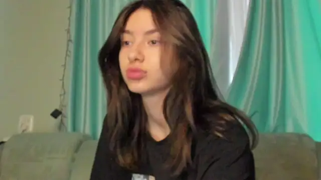 Snapshot of honey_love_honeyy chatting on 01/21/25, 01:00 honey love honeyy online show from 01/21/25, 01:00