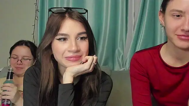 Snapshot of honey_love_honeyy chatting on 01/23/25, 03:43 honey love honeyy online show from 01/23/25, 03:43