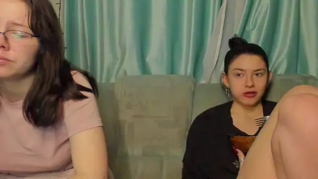 Snapshot of honey_love_honeyy chatting on 01/24/25, 04:39 honey love honeyy online show from 01/24/25, 04:39