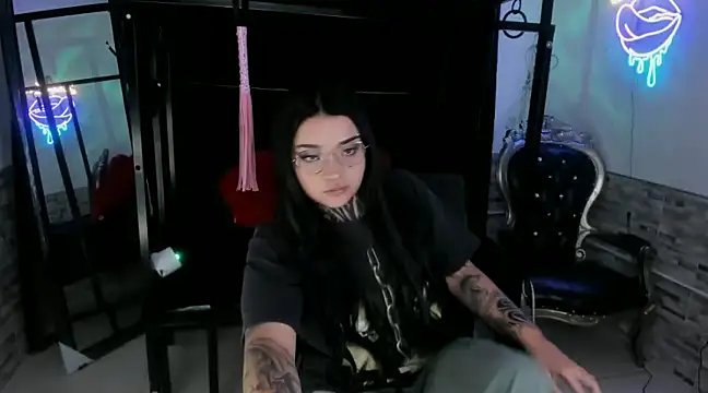 amyswallow7 online show from 01/18/25, 06:43