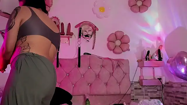 amyswallow7 online show from 11/02/25, 12:46