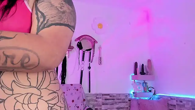 Snapshot of amyswallow7 chatting on 02/13/26, 07:04 amyswallow7 online show from 02/13/26, 07:04