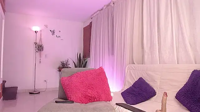 Snapshot of Katalina_Rosee chatting on 01/26/25, 05:45 Katalina Rosee online show from 01/26/25, 05:45