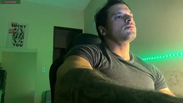 Snapshot of Lucasfit24 chatting on 04/28/26, 12:31 Lucasfit24 online show from 04/28/26, 12:31