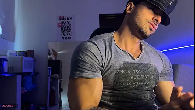 Snapshot of Lucasfit24 chatting on 06/04/26, 02:45 Lucasfit24 online show from 06/04/26, 02:45