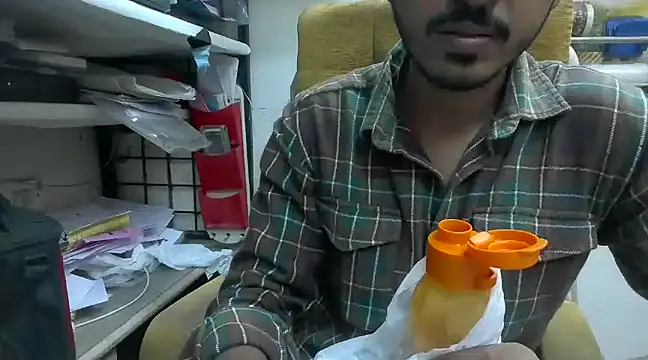 Snapshot of cute_modell chatting on 01/18/25, 12:15 cute modell online show from 01/18/25, 12:15