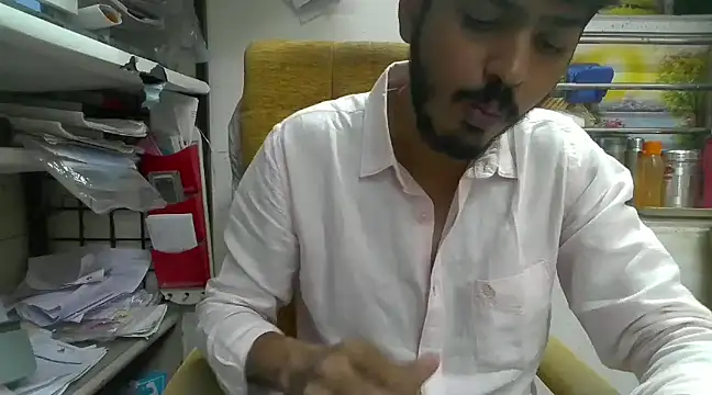 Snapshot of cute_modell chatting on 02/14/25, 12:57 cute modell online show from 02/14/25, 12:57