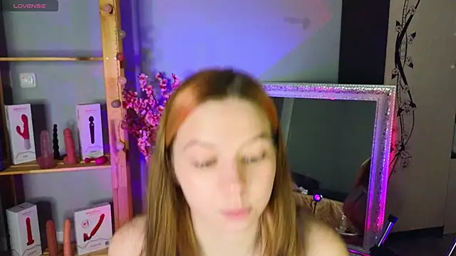 KiraBriis online show from 02/05/25, 12:17