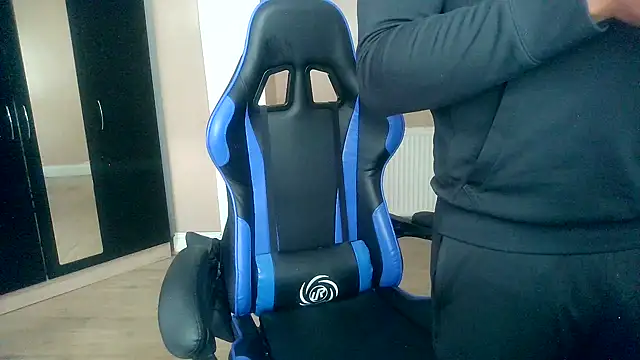 Snapshot of vanillachocduo chatting on 03/12/25, 01:40 vanillachocduo online show from 03/12/25, 01:40