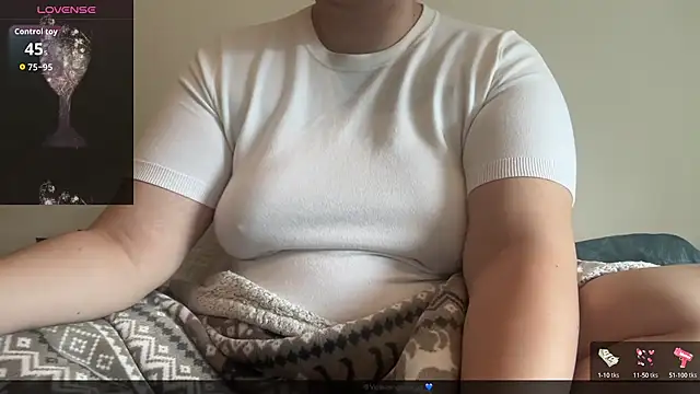 Snapshot of Teasingsarah chatting on 09/29/25, 11:59 Teasingsarah online show from 09/29/25, 11:59