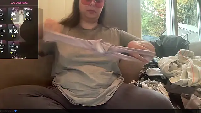 Snapshot of Teasingsarah chatting on 09/30/25, 04:23 Teasingsarah online show from 09/30/25, 04:23