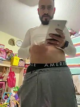 Snapshot of leonardohot1987 chatting on 01/12/25, 07:00 leonardohot1987 online show from 01/12/25, 07:00