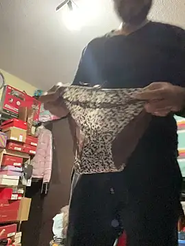 Snapshot of leonardohot1987 chatting on 01/14/25, 04:47 leonardohot1987 online show from 01/14/25, 04:47