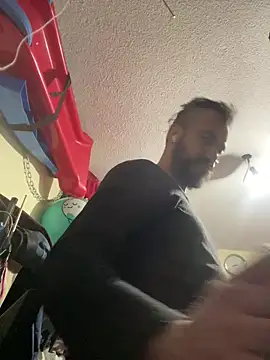 Snapshot of leonardohot1987 chatting on 01/16/25, 05:21 leonardohot1987 online show from 01/16/25, 05:21