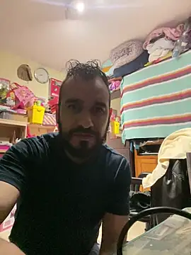 Snapshot of leonardohot1987 chatting on 01/24/25, 02:28 leonardohot1987 online show from 01/24/25, 02:28