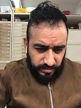 Snapshot of leonardohot1987 chatting on 01/27/25, 06:09 leonardohot1987 online show from 01/27/25, 06:09