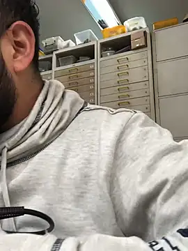 Snapshot of leonardohot1987 chatting on 01/28/25, 08:36 leonardohot1987 online show from 01/28/25, 08:36