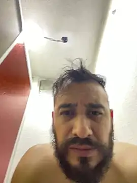 Snapshot of leonardohot1987 chatting on 02/10/25, 02:30 leonardohot1987 online show from 02/10/25, 02:30