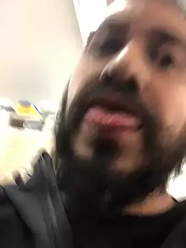 Snapshot of leonardohot1987 chatting on 02/11/25, 05:07 leonardohot1987 online show from 02/11/25, 05:07