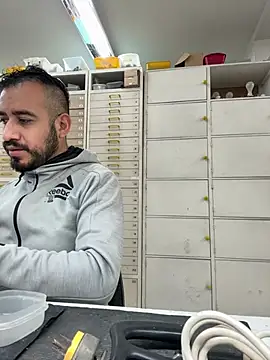 Snapshot of leonardohot1987 chatting on 03/07/25, 03:28 leonardohot1987 online show from 03/07/25, 03:28