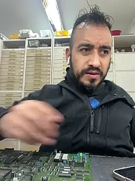 Snapshot of leonardohot1987 chatting on 03/12/25, 07:38 leonardohot1987 online show from 03/12/25, 07:38