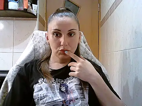 Yuliia30 online show from 07/08/26, 04:11