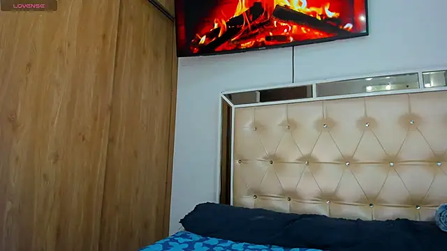 Snapshot of Sexyhot_cat chatting on 12/20/25, 01:12 Sexyhot cat online show from 12/20/25, 01:12