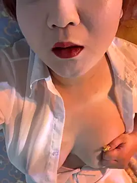 Hey-Cute online show from 10/19/25, 12:44