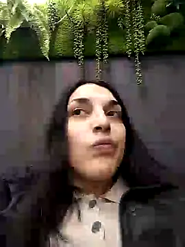 Snapshot of Rosanna_Rennie chatting on 03/05/25, 12:11 Rosanna Rennie online show from 03/05/25, 12:11