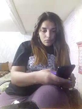 Snapshot of Rosanna_Rennie chatting on 10/18/25, 08:37 Rosanna Rennie online show from 10/18/25, 08:37