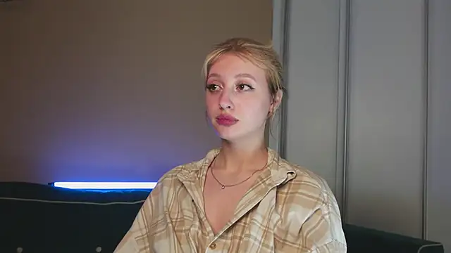 Snapshot of milasmiu chatting on 01/19/25, 10:17 milasmiu online show from 01/19/25, 10:17