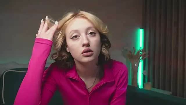 Snapshot of milasmiu chatting on 02/12/25, 03:05 milasmiu online show from 02/12/25, 03:05