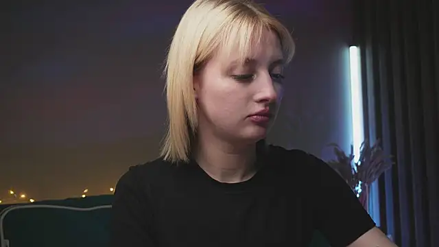 Snapshot of milasmiu chatting on 02/18/25, 04:05 milasmiu online show from 02/18/25, 04:05